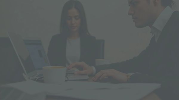 Vidéo rapide : choisir entre freelance et studio